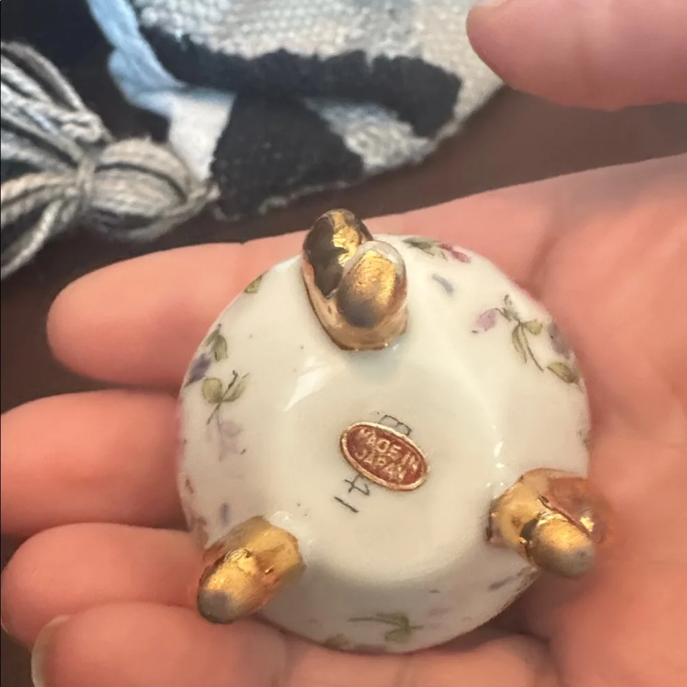 VTG Floral Trinket Box with Gold Accents Made in Japan